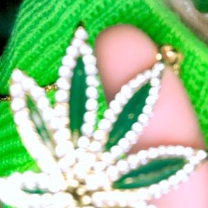 14K gold weed leaf chain